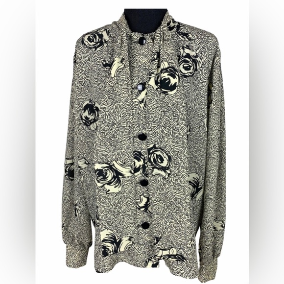 Rare Vintage Givenchy Blouse 🔥 - Picture 5 of 10